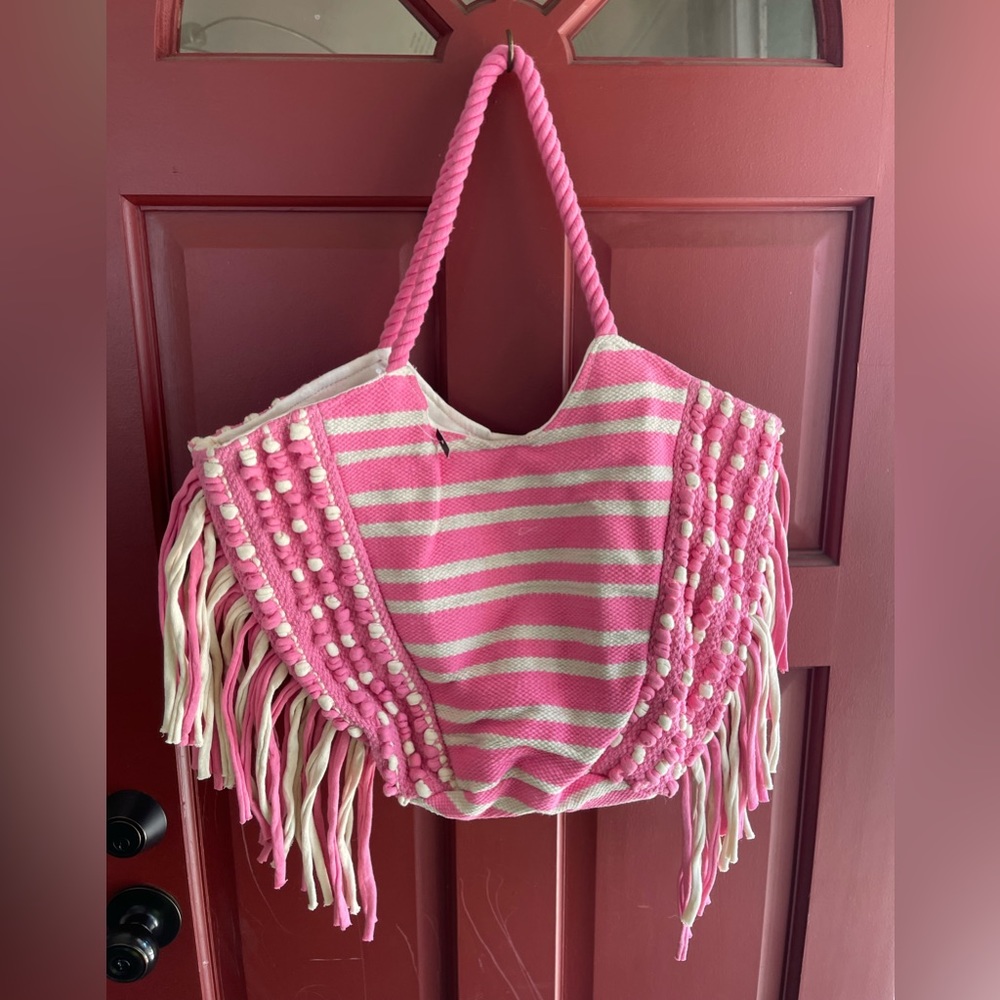 NWT heavy canvas macrame pink striped handbag with 3 inside pockets.